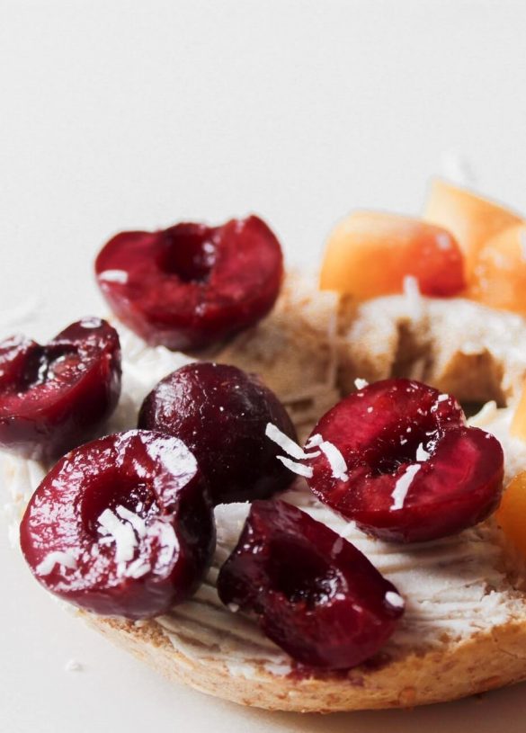 depth-of-field-photography-of-cookie-with-cherry-toppings-948421